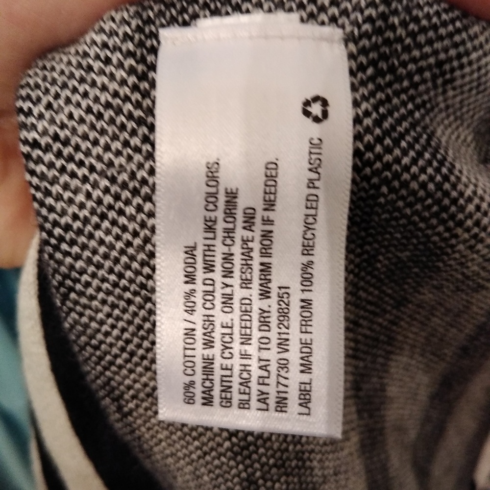 Flowy Sleeveless Sweater cover - Picture 4 of 6